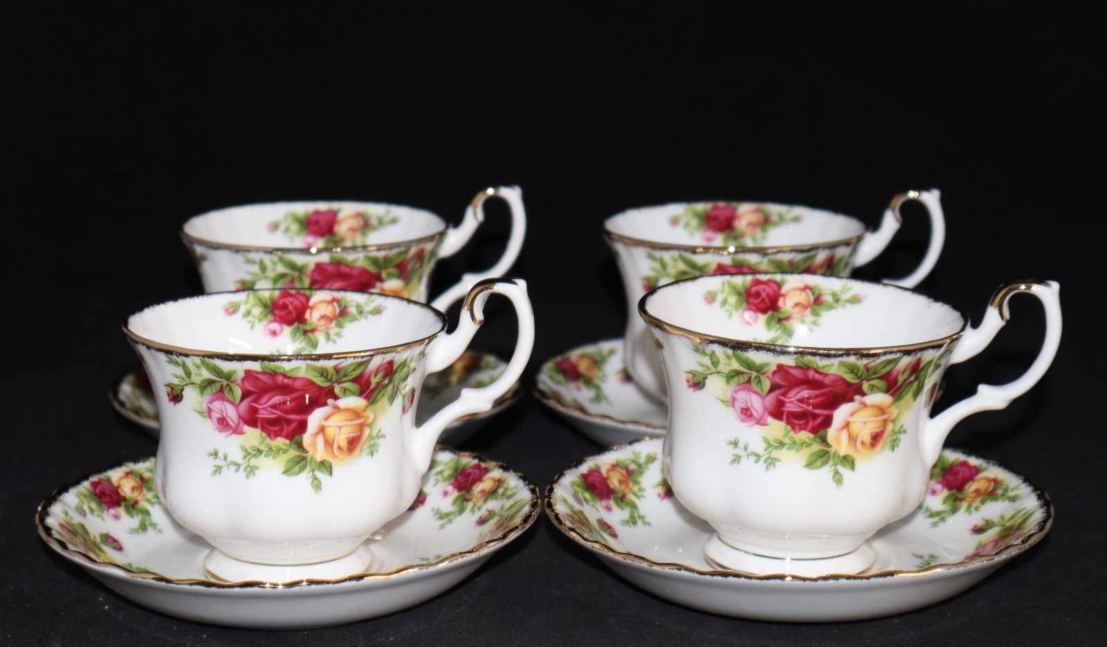 4 ROYAL ALBERT OLD COUNTRY ROSES CUP & SAUCERS SET #1 gallery