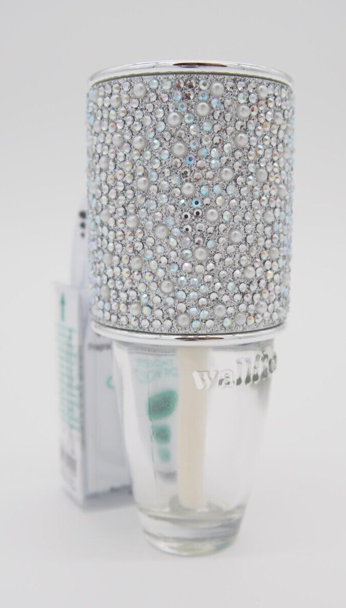 (1) Bath & Body Works Silver White Gem Pearl Scent Control Wallflower Plugin gallery