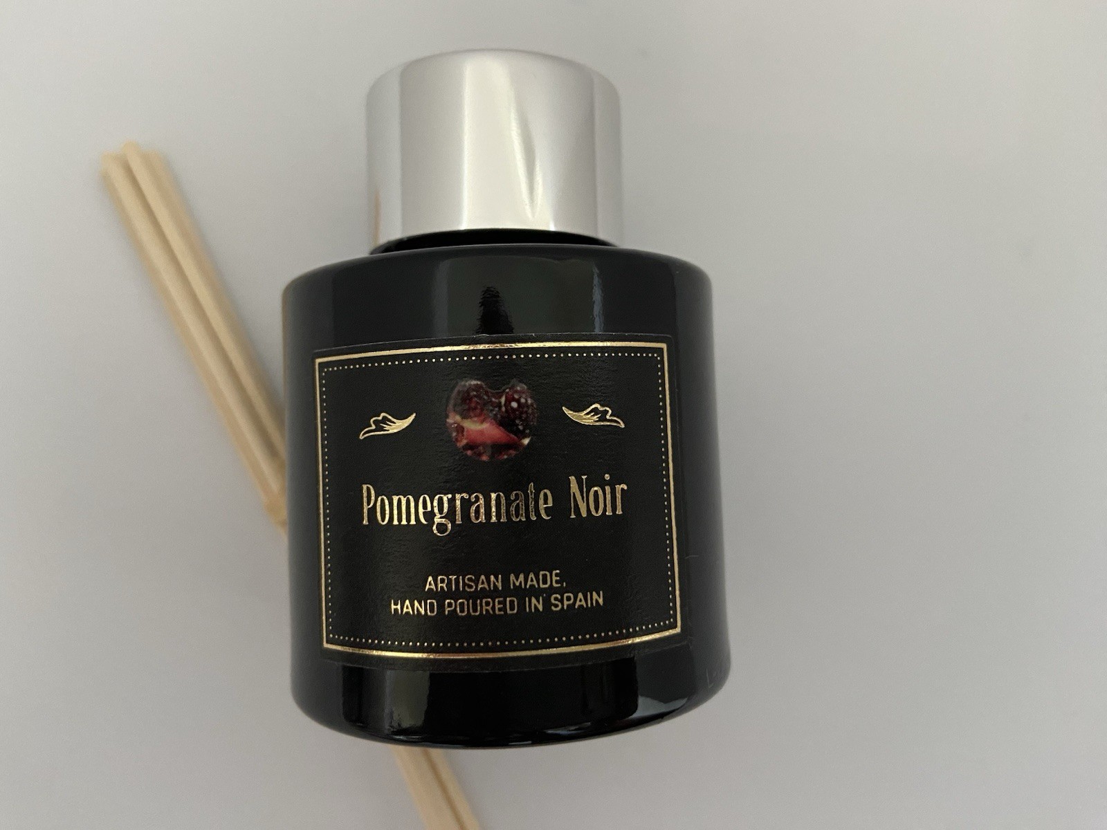 NEW Vila Hermanos mini diffuser & reeds 1.69 oz POMEGRANATE NOIR Made in SPAIN gallery
