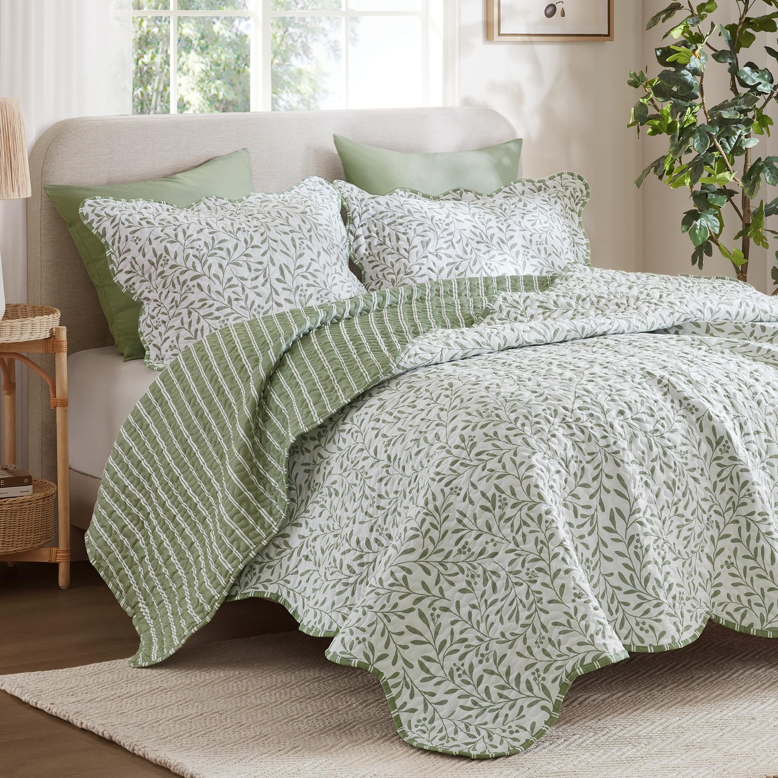Quilt Set 3 Piece Reversible Botanical Print Scalloped Queen Market Green Park gallery