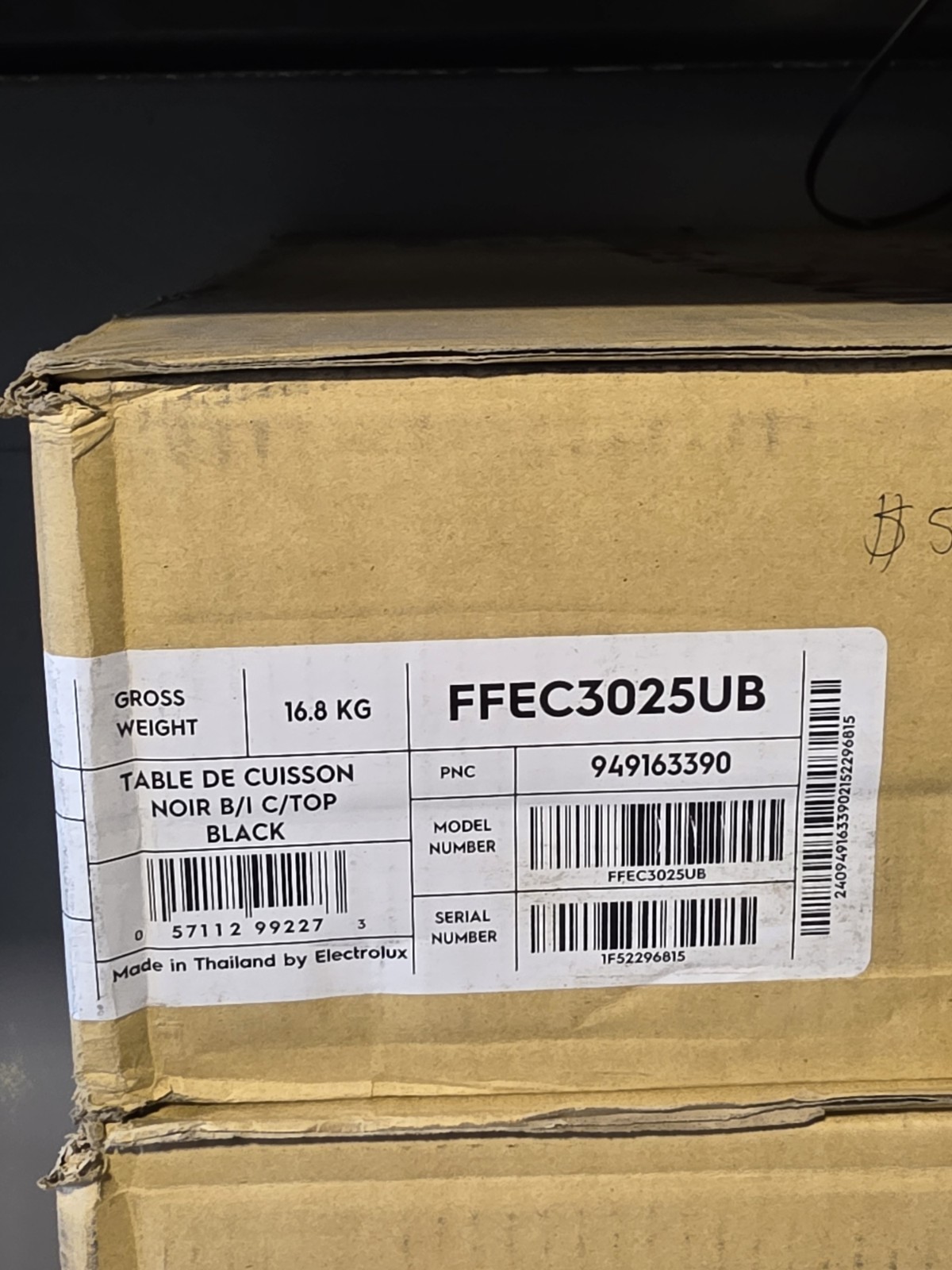 Frigidaire 30” Electric Cooktop FFEC3025UB Black Glass 4 Element Open Box gallery