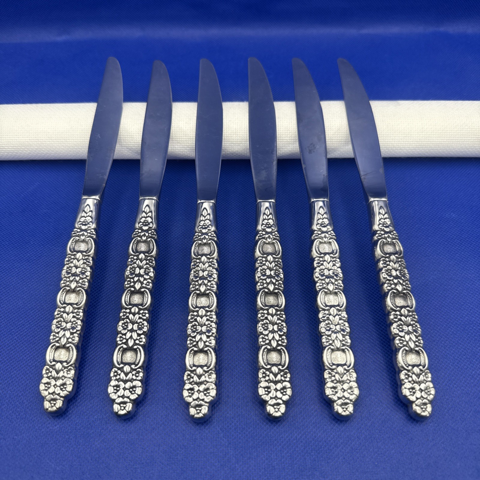 Oneida Community VIOLA VOILA Stainless Dinner Knife Glossy Silverware Flatware gallery