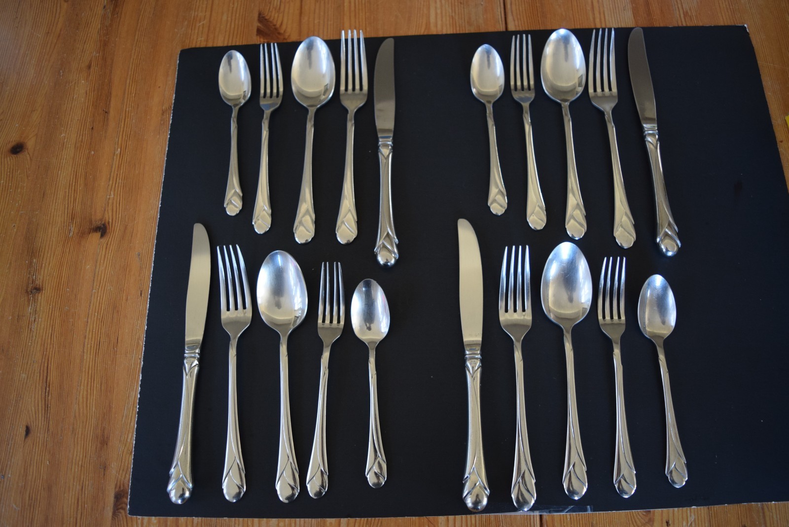 Mikasa Sweet Pea Gerald Patrick 18/8 Stainless Steel 20pc Flatware Service for 4 gallery