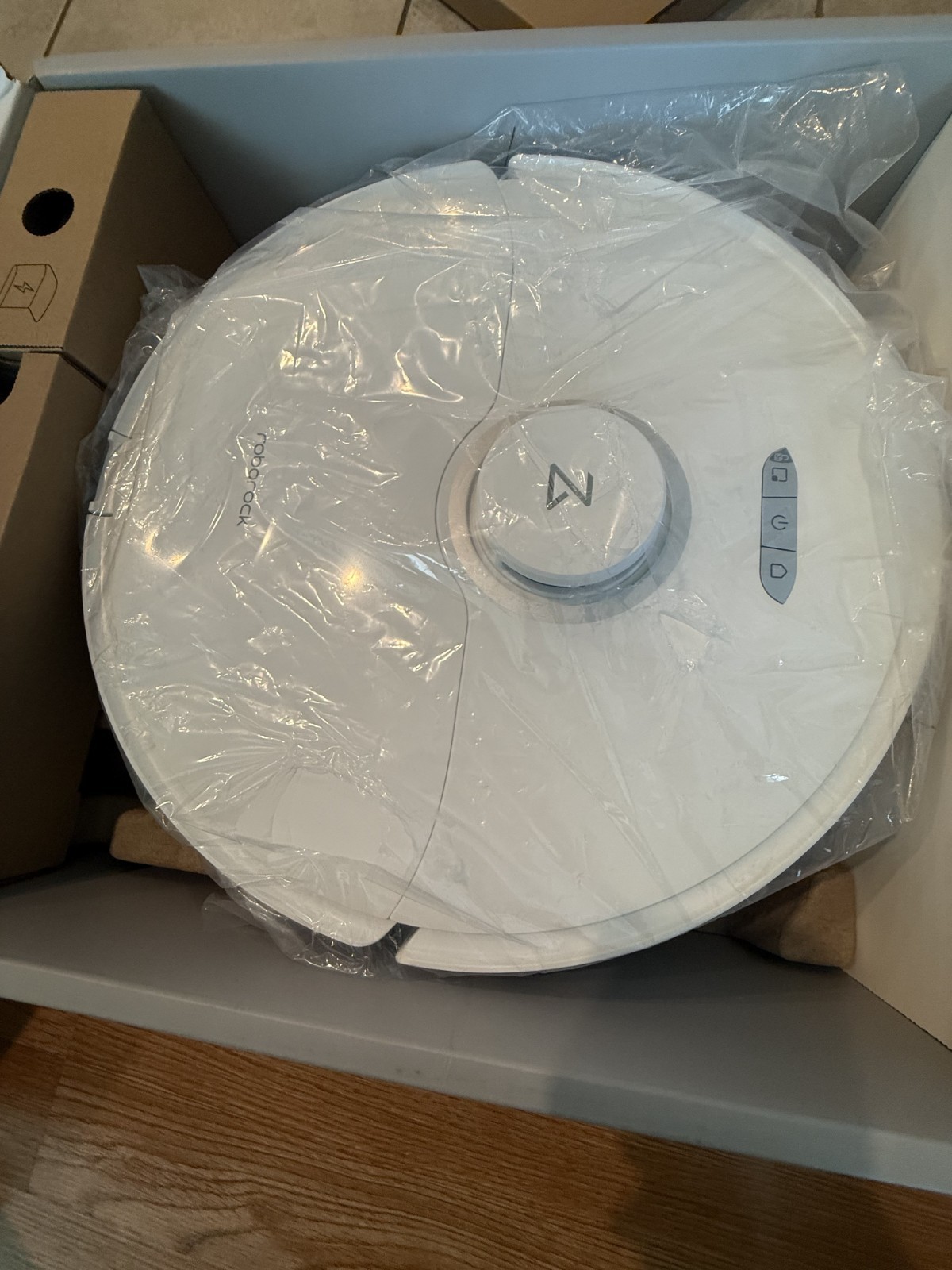 Roborock S8 Robot Vacuum and Mop Cleaner White Refurbished Free Return gallery