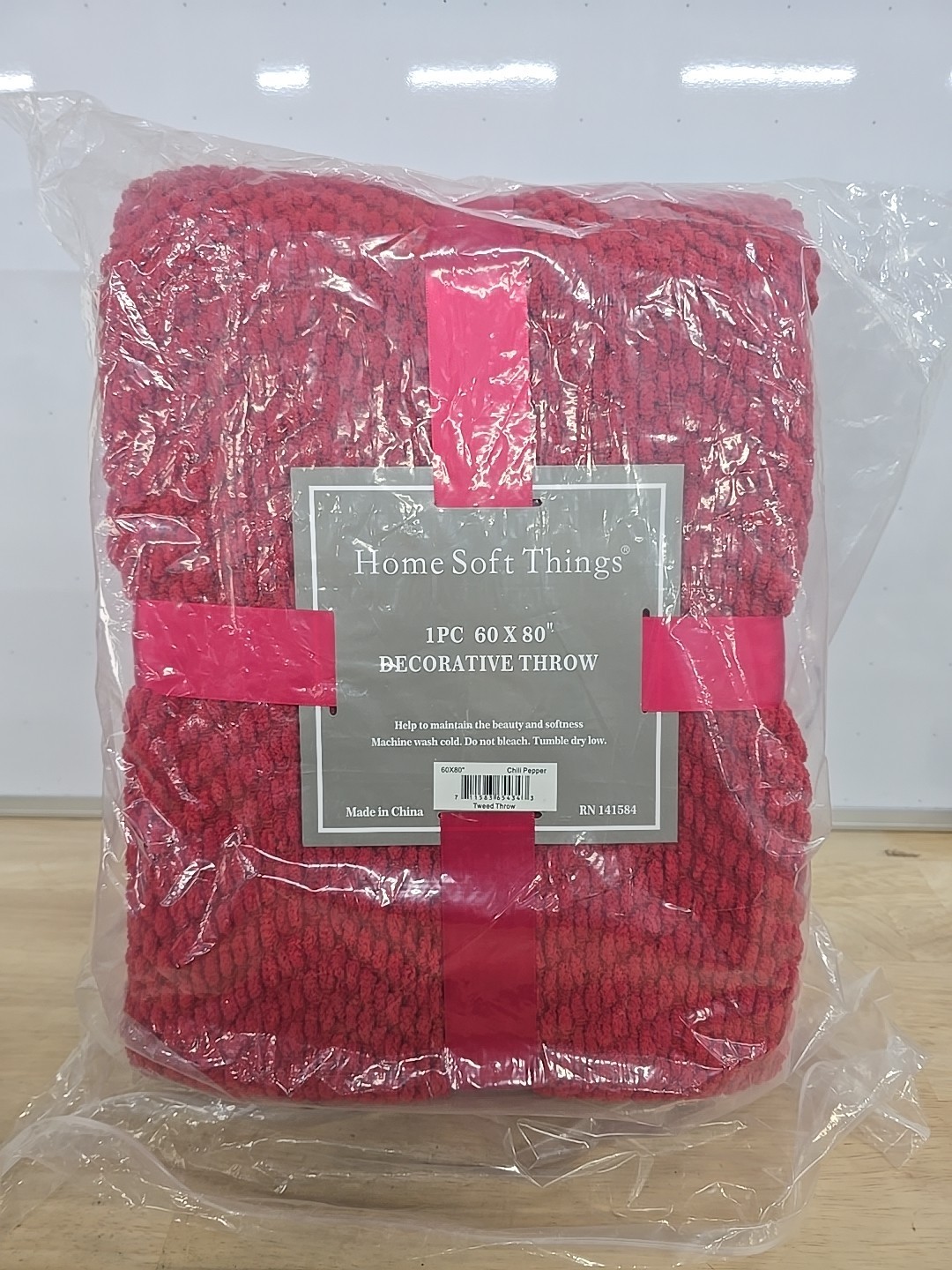Home Soft Things 60x 80" Plush Throw - Red gallery