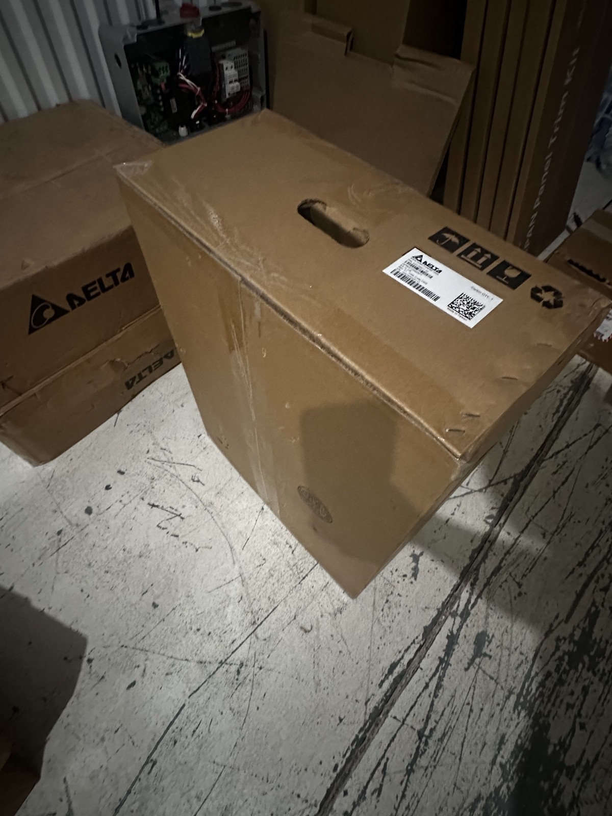 DELTA E4-TL-US Solar Inverter Single Phase 480V - H76 gallery