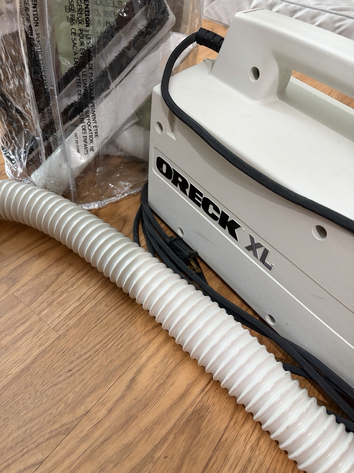 ORECK XL Model BB870-AW Portable Vacuum Cleaner w/Attachments TESTED WORKS gallery