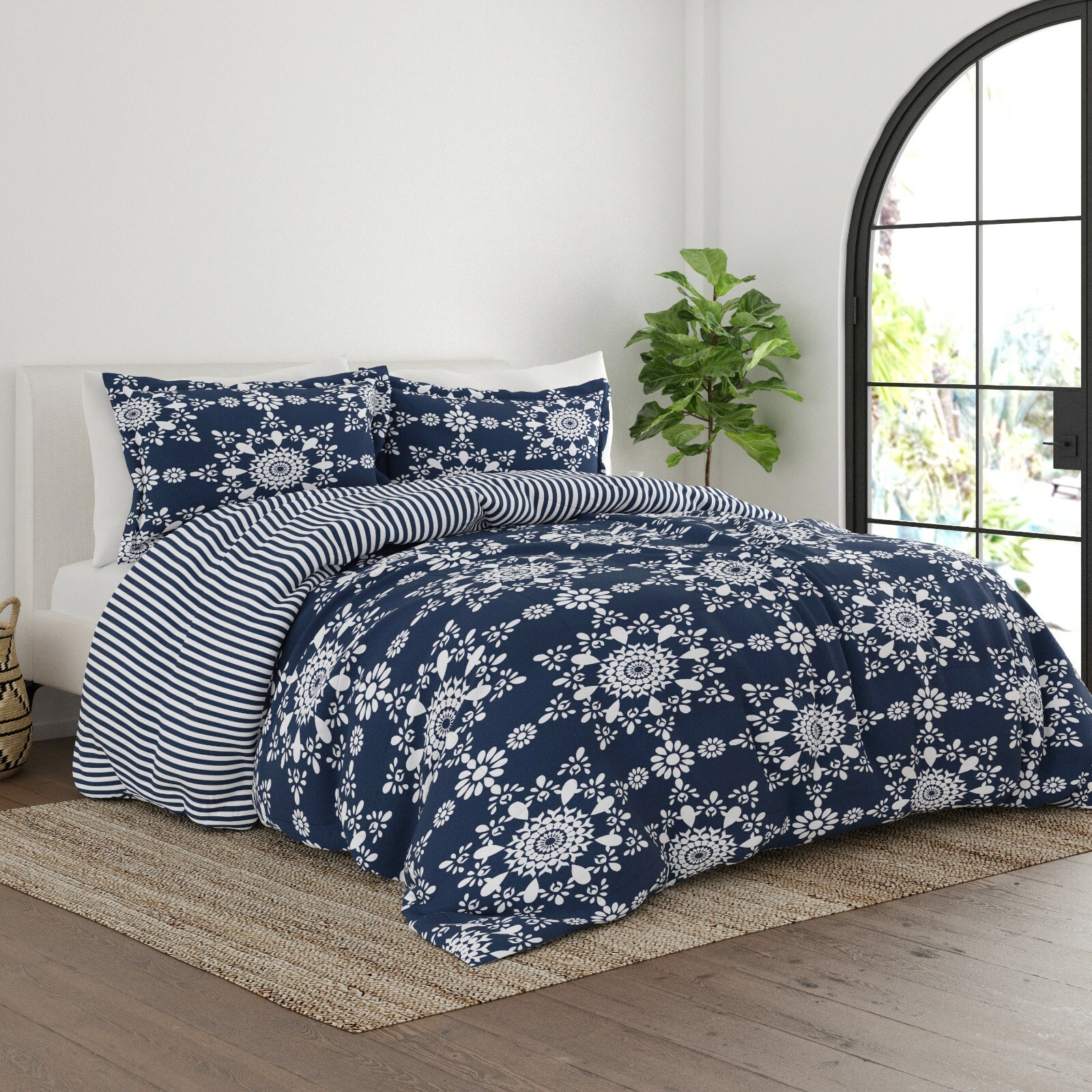 Kaycie Gray Ultra Soft Daisy Medallion Reversible Down-Alternative Comforter gallery