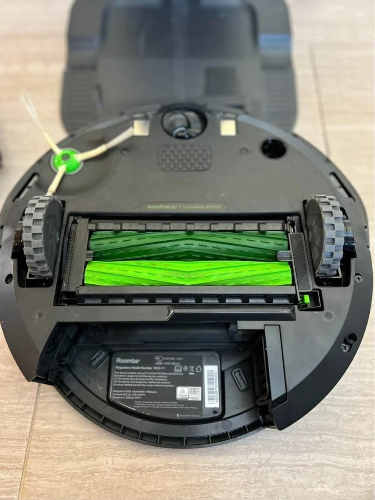 iRobot Roomba i4+ w/accessories gallery