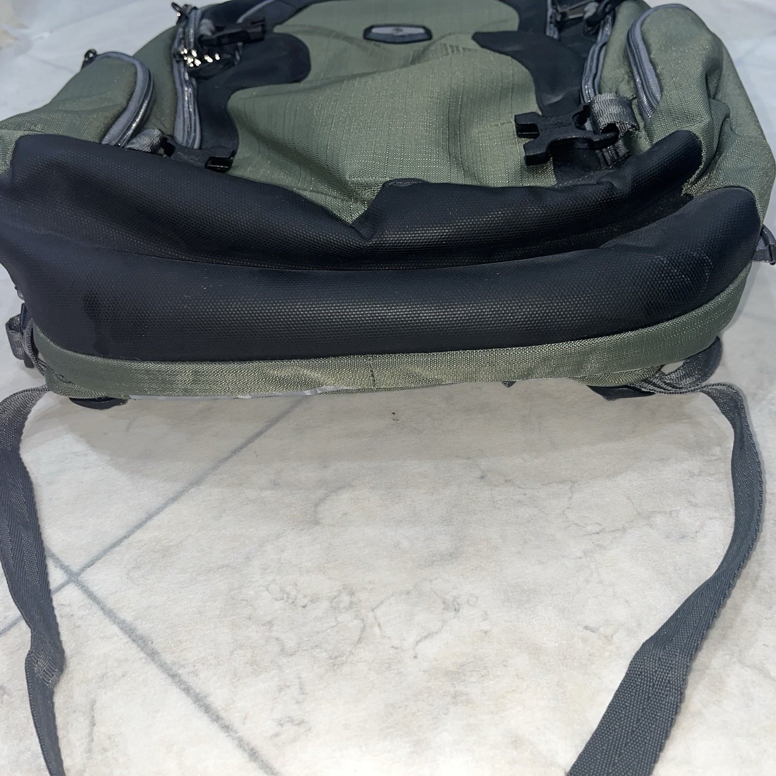 Eagle Creek Tom Backpack. Green/Black 3