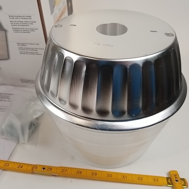 Utilitech Dusk 2 Dawn Non Motion Security Light 70 Watt High pressure 0293612 gallery