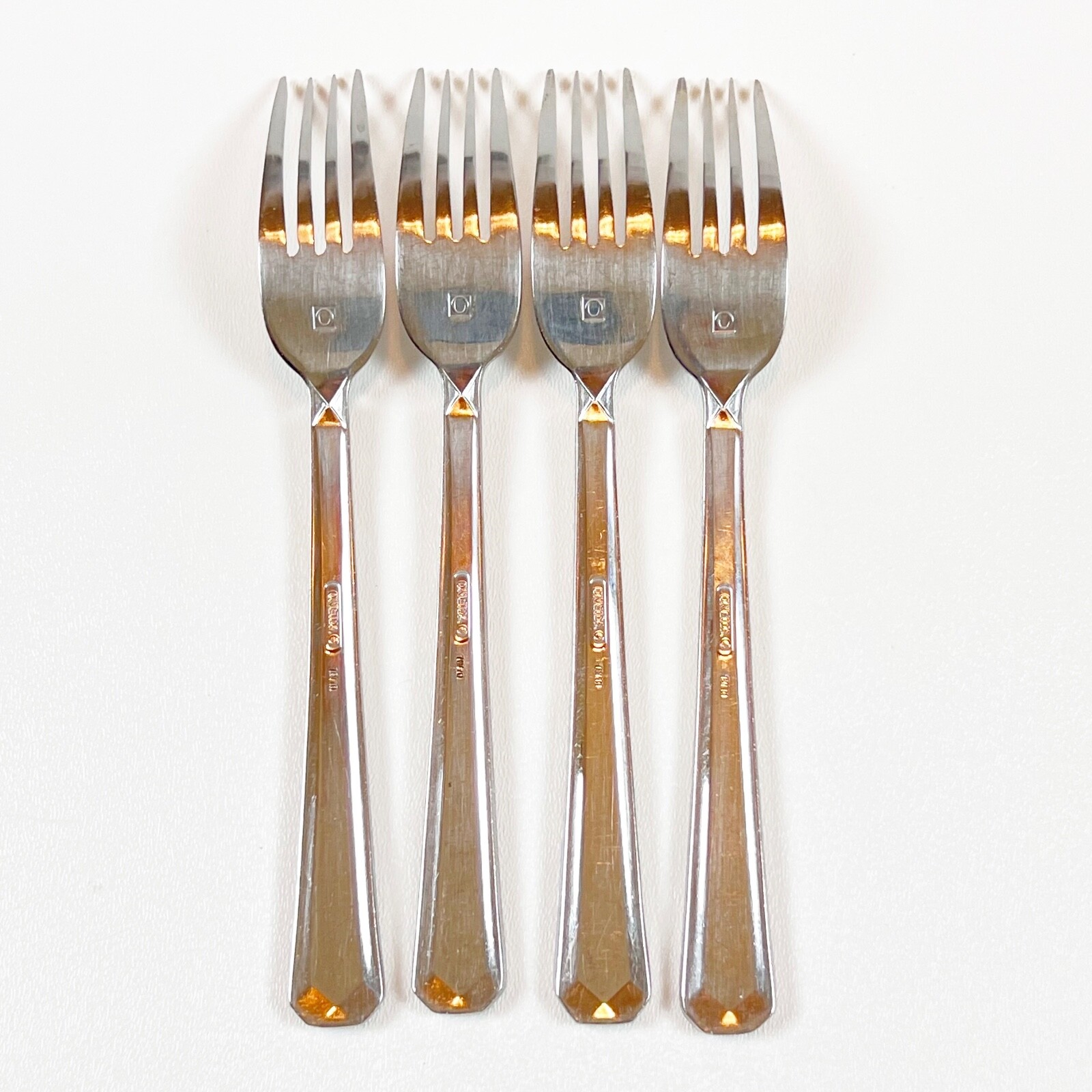 Set 4 Oneida Chroma-Mandolina Stainless 18/10 Glossy Dinner Forks 8 inches gallery