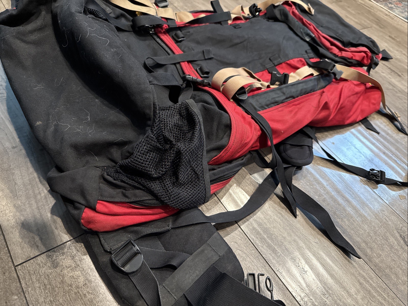 North Face Large Inversion backpack red/ black Hiking Travel Framed 3
