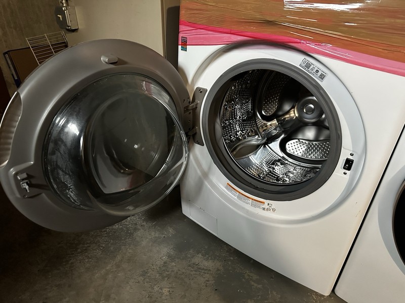 LG WM4000HWA Front-Loading Washer & Dryer Set, Electric, ThinQ Wi-Fi, White gallery