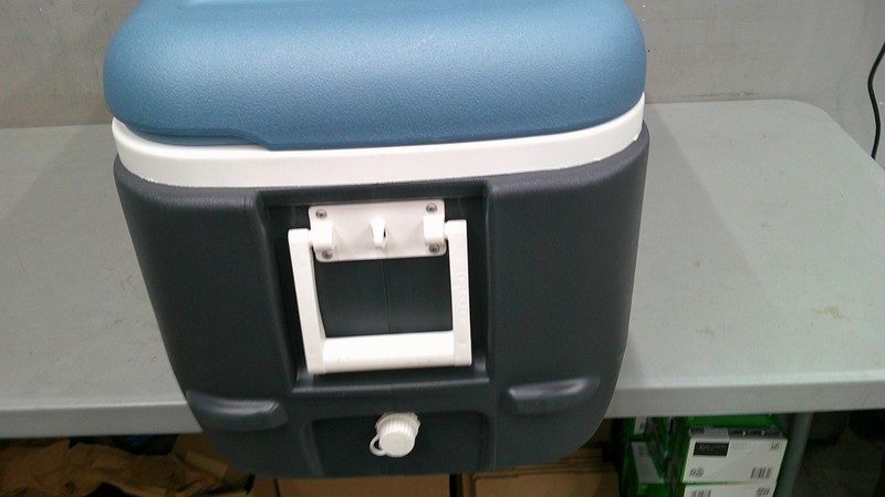 Igloo Maxcold Quick & Cool Ice Chest - 100 Quarts gallery