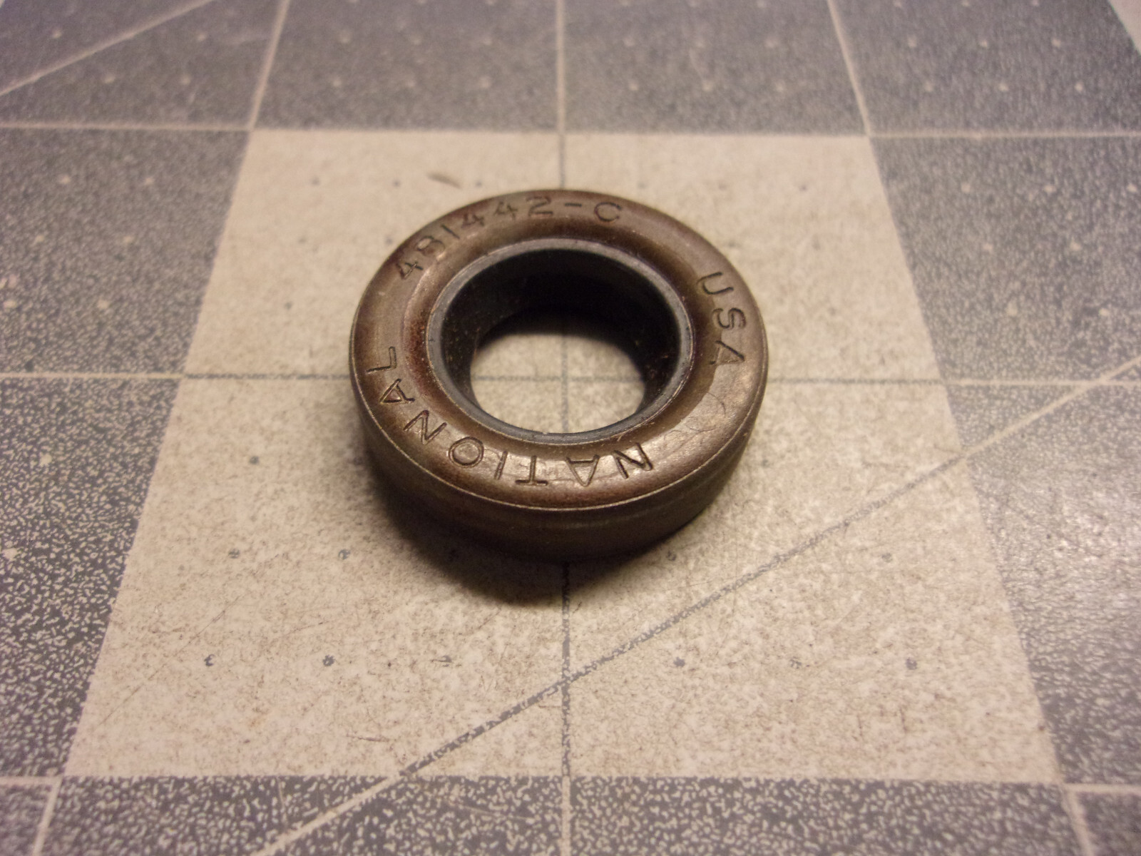 Briggs & Stratton 298041 Oil Seal gallery