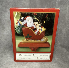 Windsor Collection Santa Sleigh Stocking Holder Cast Iron Base Resin Christmas