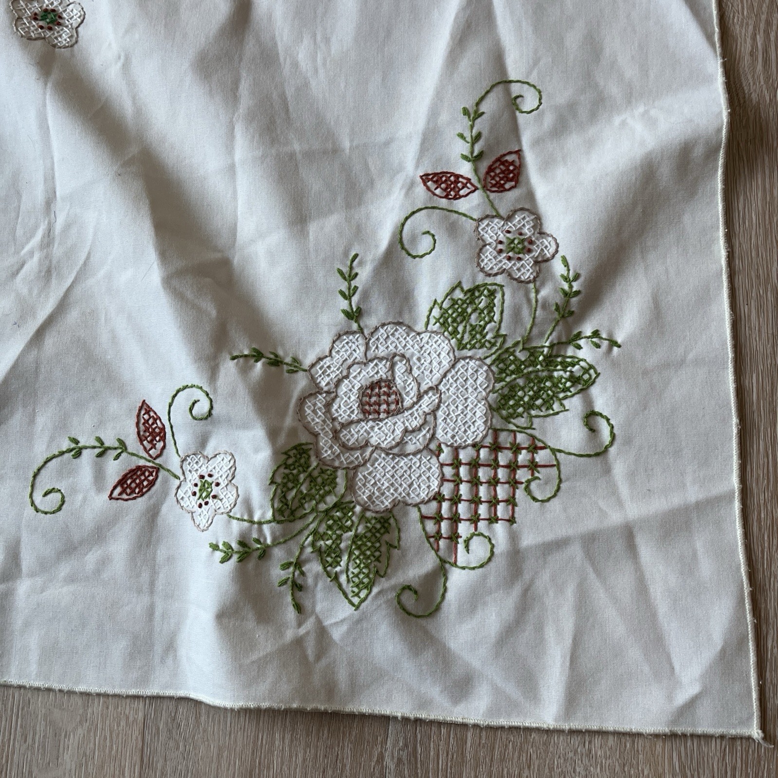 Vintage Hand Stitched Floral Handmade Applique Tablecloth 50 X 65in Tan Green gallery