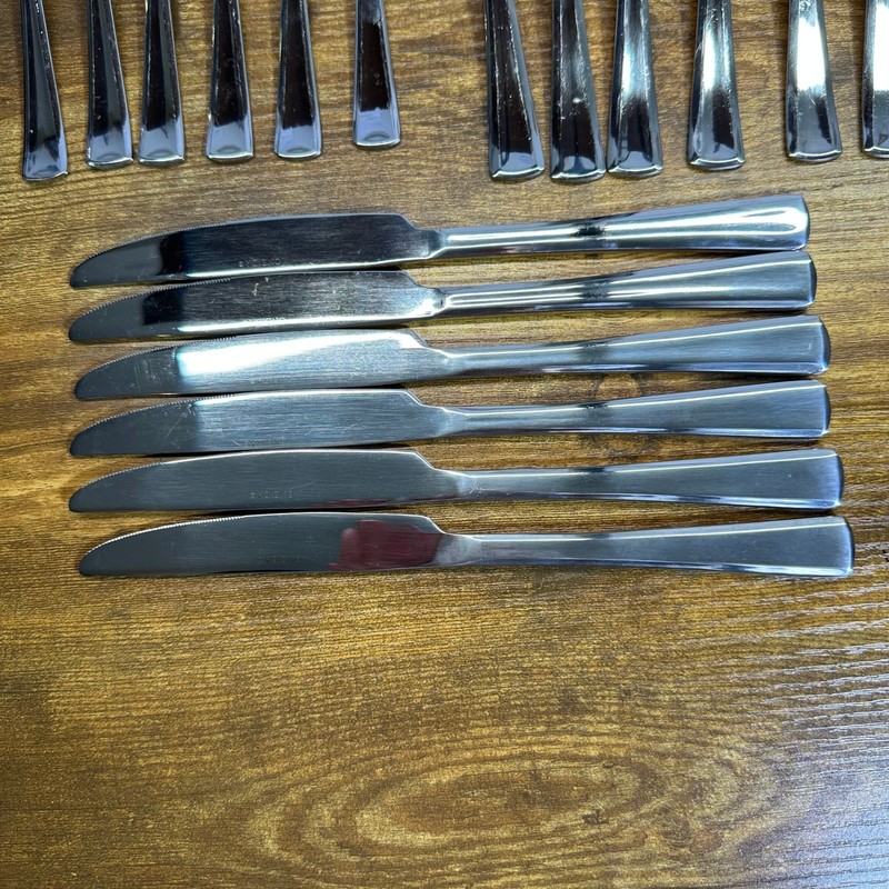 Oneida Stainless Flatware Set 26 Piece Tapered Handle Glossy Silver 89-223 gallery