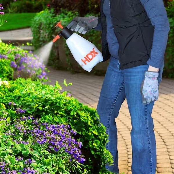Multi-Purpose Handheld Pump Sprayer Indoor Plants Garden Project Small Lawn 56oz gallery