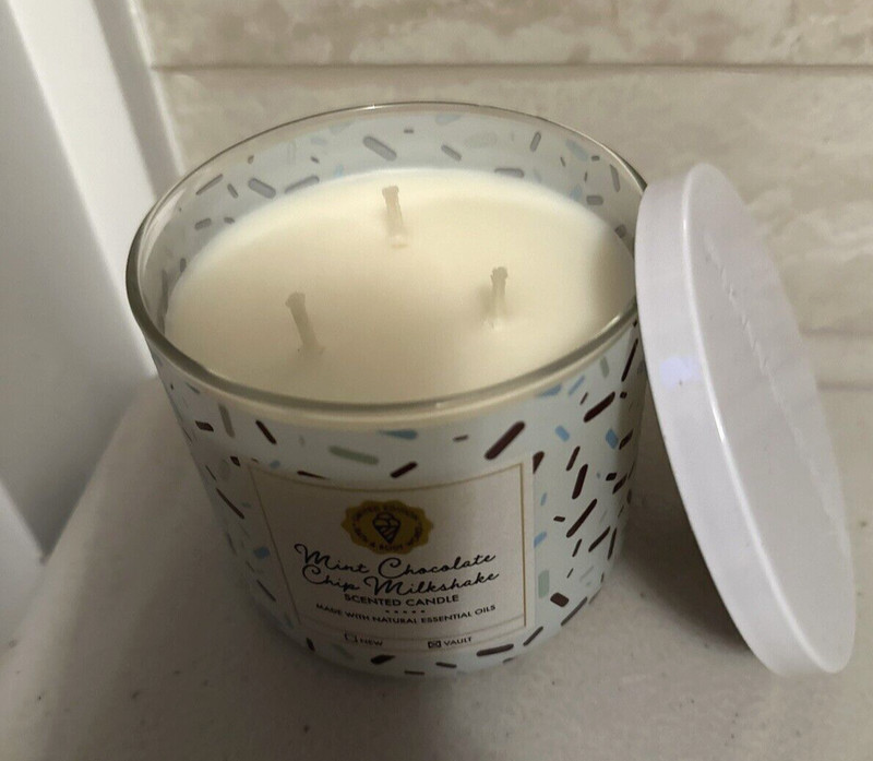 Bath & Body Works MINT CHOCOLATE CHIP MILKSHAKE CANDLE 3 Wicks Scented NEW NOV gallery