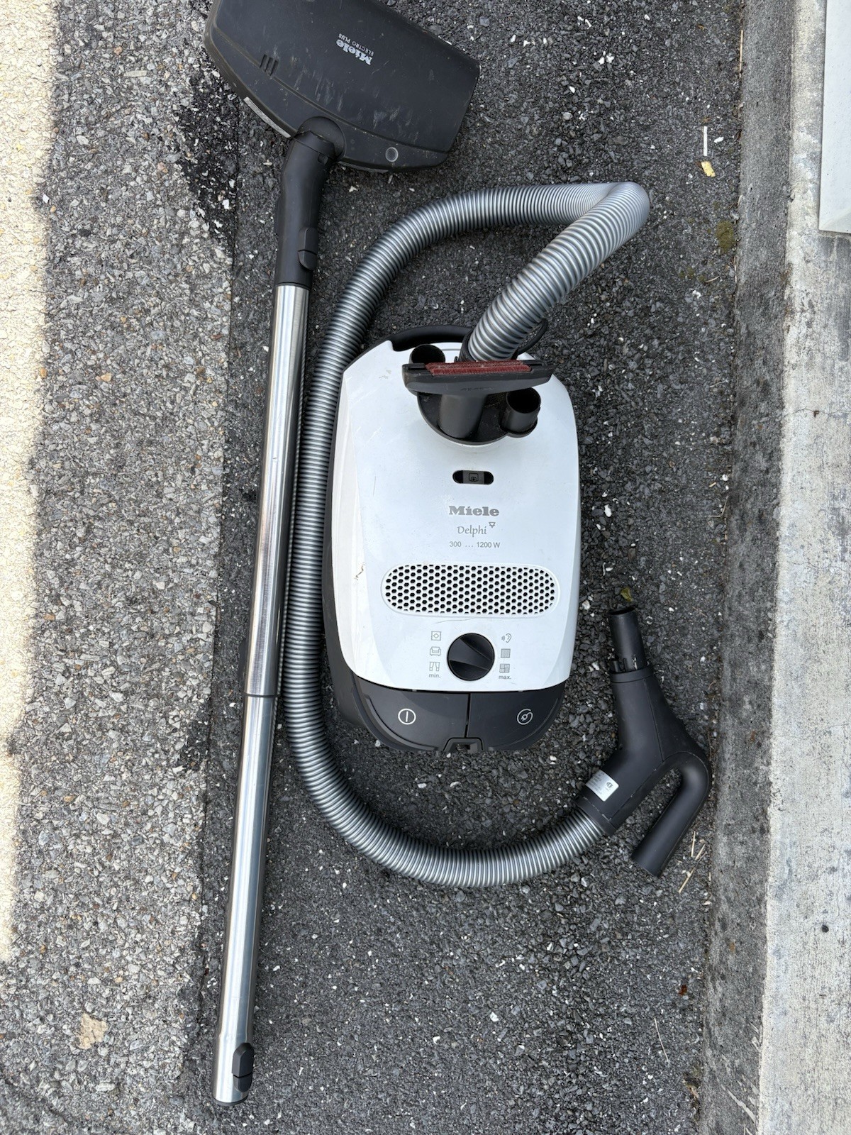 MIELE Olympus 300 Vacuum Model S2120 Tested Working white With Attachment gallery