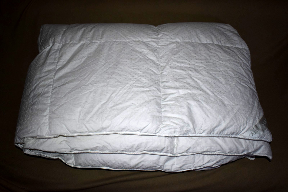BLOOMINGDALE'S Down Comforter White Duck Lightweighted Warm Twin 65”x 85" USED