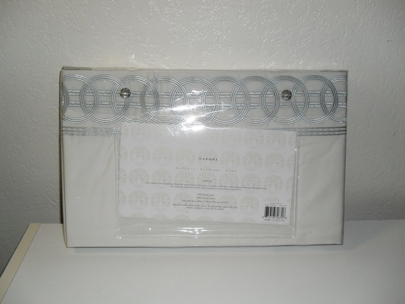NATORI CANTON WHITE BLUE EMBROIDERED QUEEN FLAT SHEET gallery
