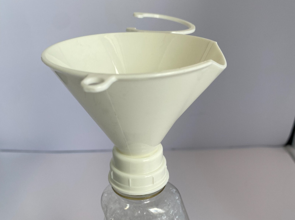 Threaded Screw-On Funnel White – Fits 16oz & 32oz Bottles Dual Thread 28mm/24mm