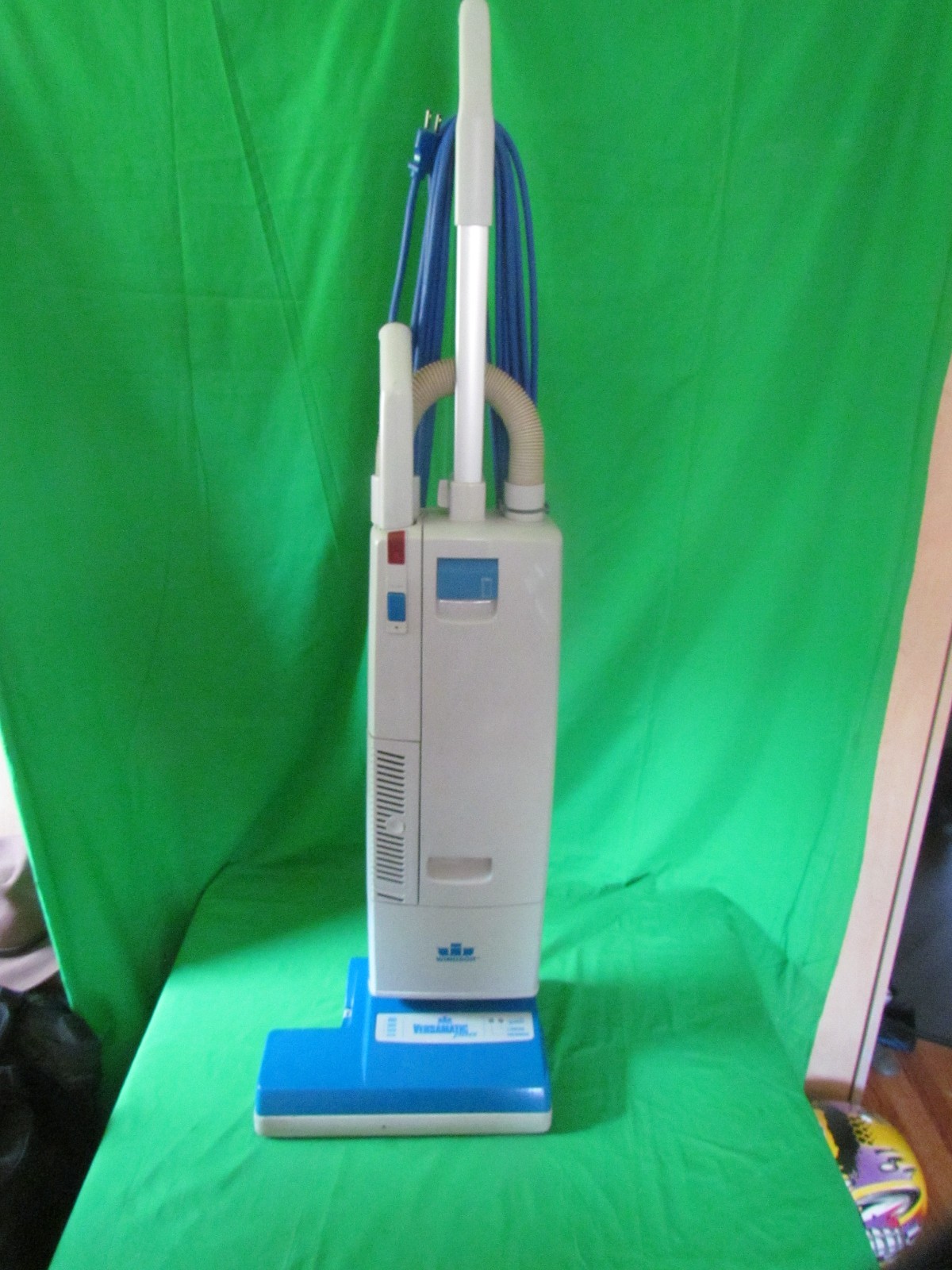Windsor Versamatic Plus VSP-14 Commercial Upright Vacuum Cleaner Please Read gallery
