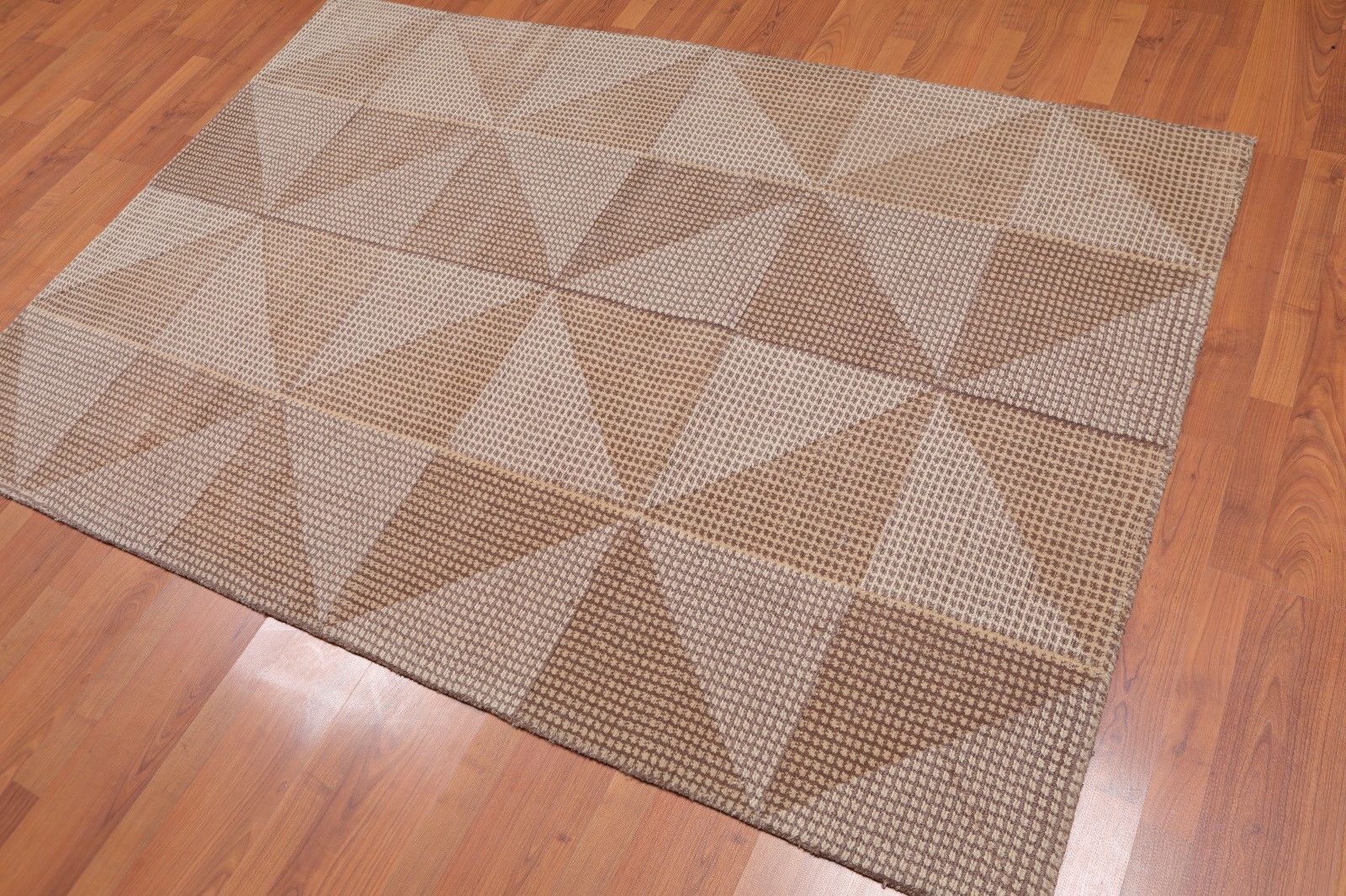 4'7" x 6’8" Handmade Loop & Cut Pile Geometric Pattern 100% Wool Area rug Beige gallery
