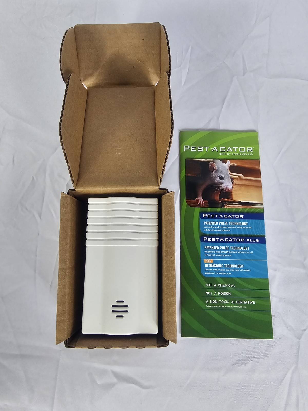 Pest-a-Cator Plus 2000 Electronic Rodent Repeller Model 12200 gallery