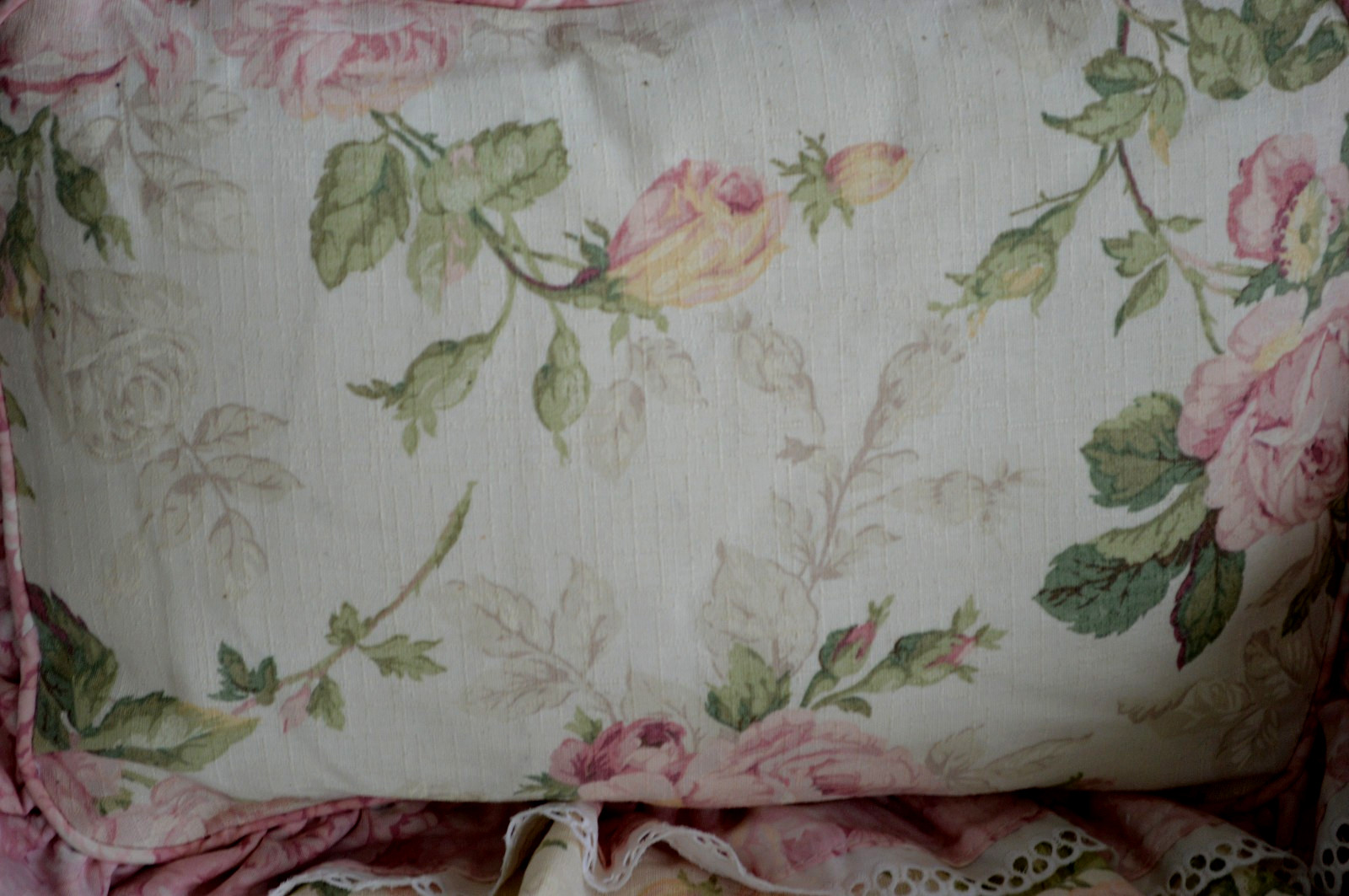 VTG DAN RIVER ROSES THROW PILLOW RUFFLED COTTAGE CREAM PINK GREEN 23X18" VGC gallery