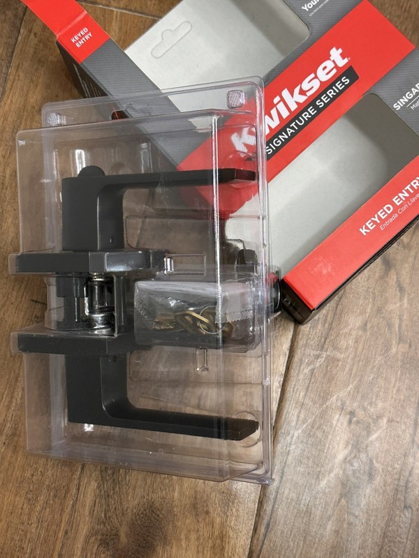 Kwikset Singapore Rectangular Keyed SmartKey Entry Door Handle in Matte Black gallery