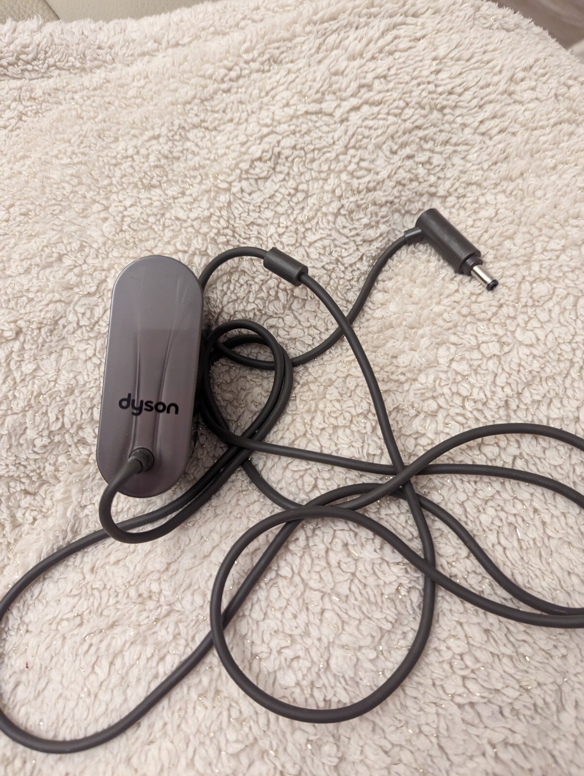 Dyson Class 2 Battery Charger gallery