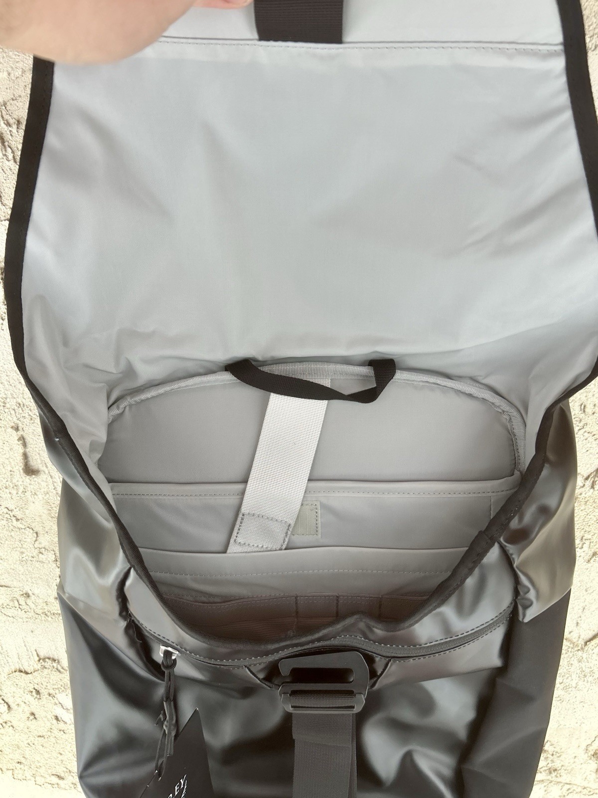 NWT Osprey Transporter Flap Pack 20L Backpack Black 3