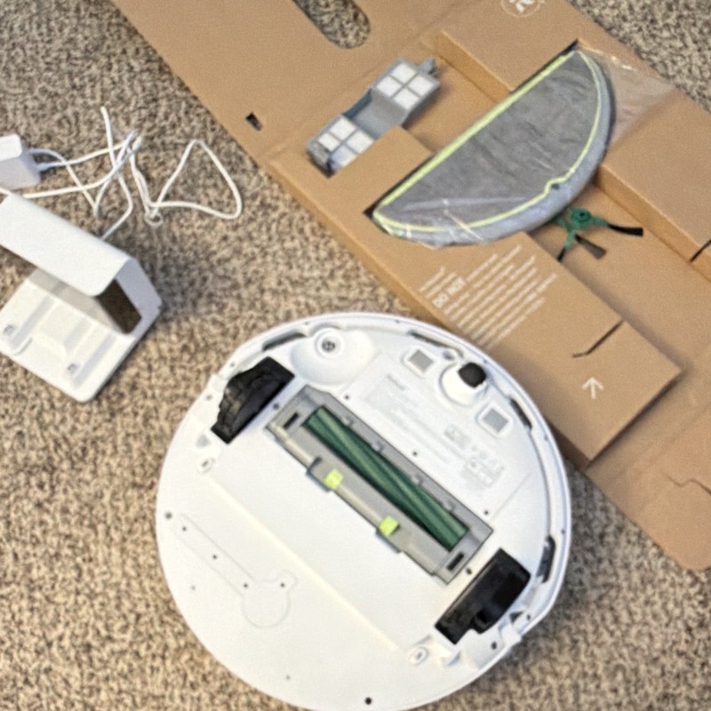 iRobot Roomba 208 DustCompactor Bagless HEPA Alexa Wi-Fi, Charger White gallery