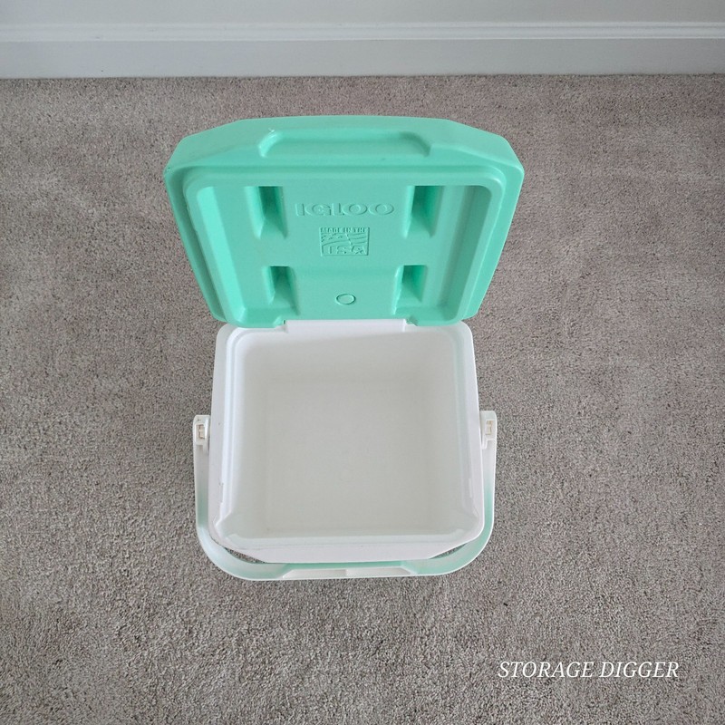 Igloo Cool 12 Quart Mint White Cooler Box, Easy Carry Handle, 18 Cans Capacity gallery