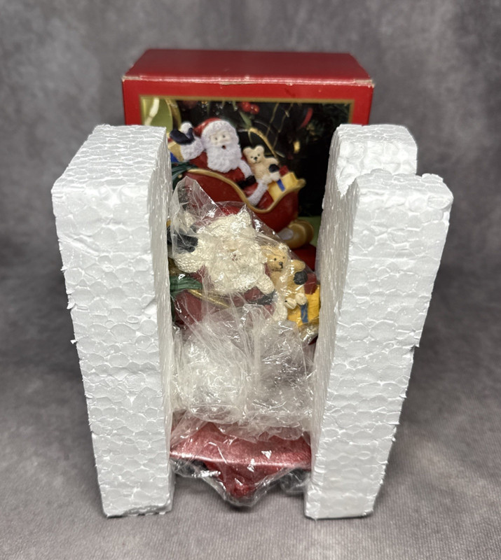 Windsor Collection Santa Sleigh Stocking Holder Cast Iron Base Resin Christmas gallery
