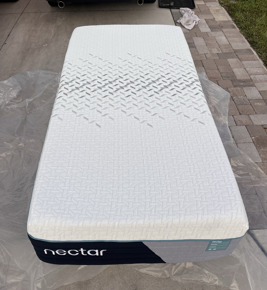 Nectar Twin Memory Foam Mattress Medium Firm Cooling Technology White/Black