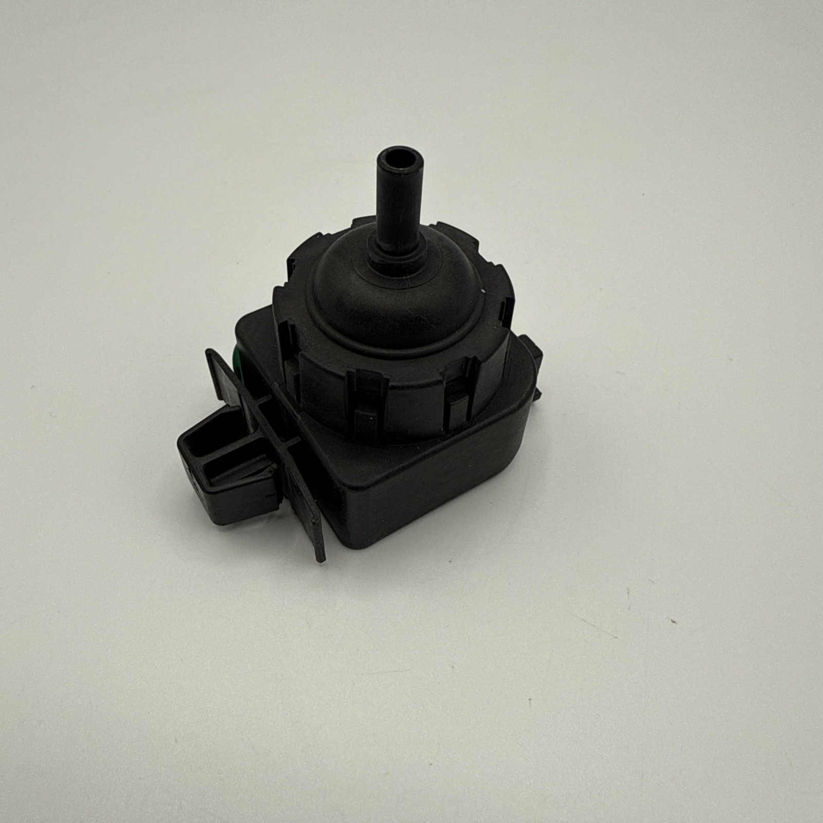 OEM FRIGIDAIRE ELECTROLUX WASHER WATER LEVEL PRESSURE SWITCH 134762010 gallery