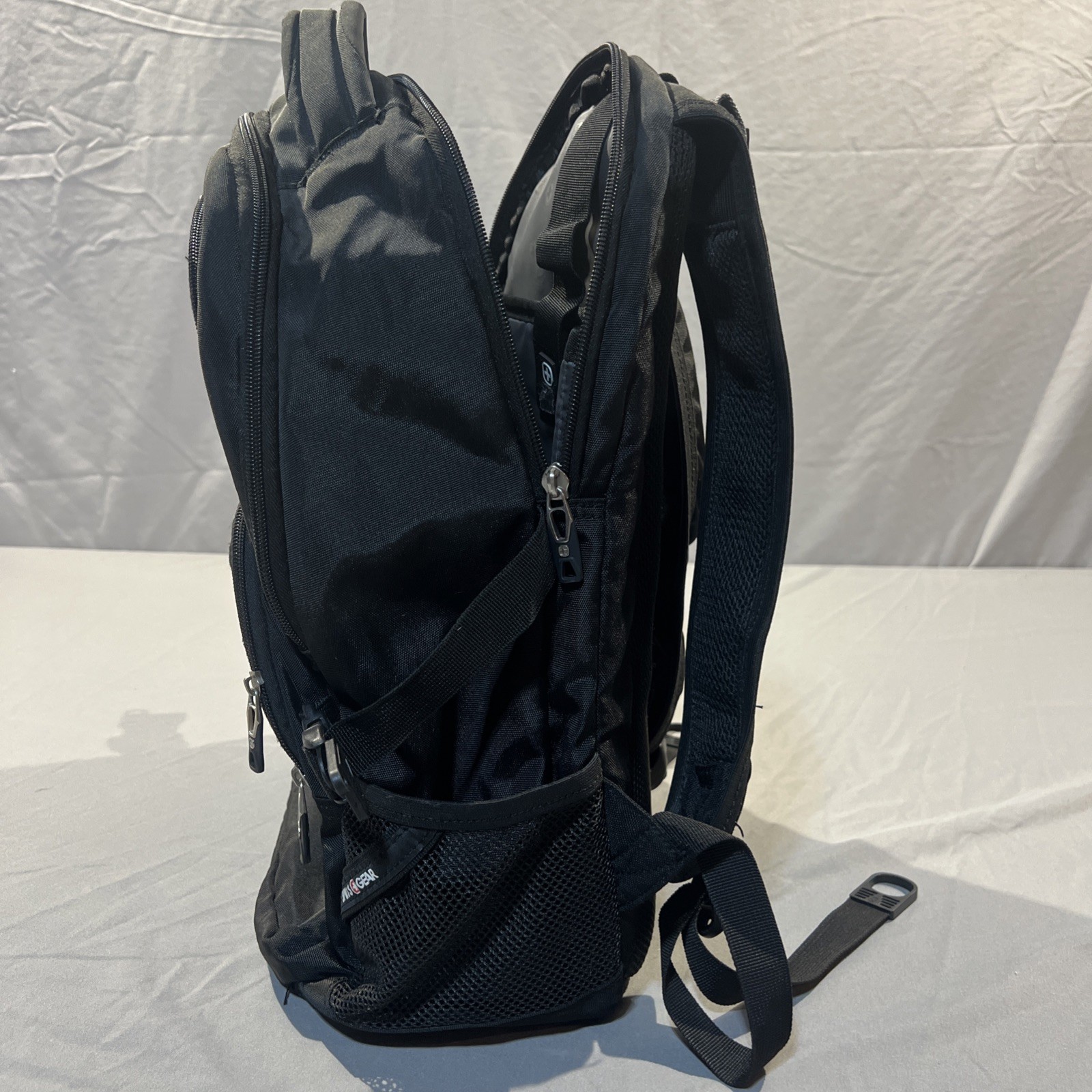 Pre Owned Swiss Gear Back Pack  3