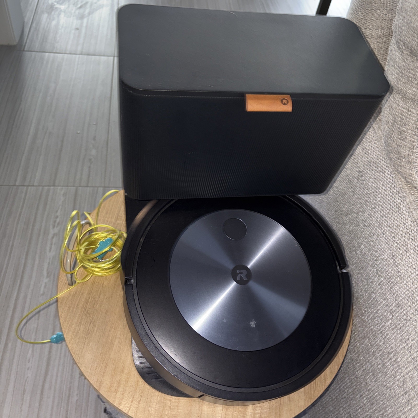 iRobot Roomba Combo j7+ Vacuum & Mop - Self-Emptying ! gallery