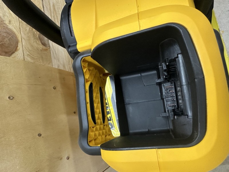 DeWalt FlexVolt 60V 16" in Brushless Chainsaw DCCS670B (Tool Only) Open Box gallery