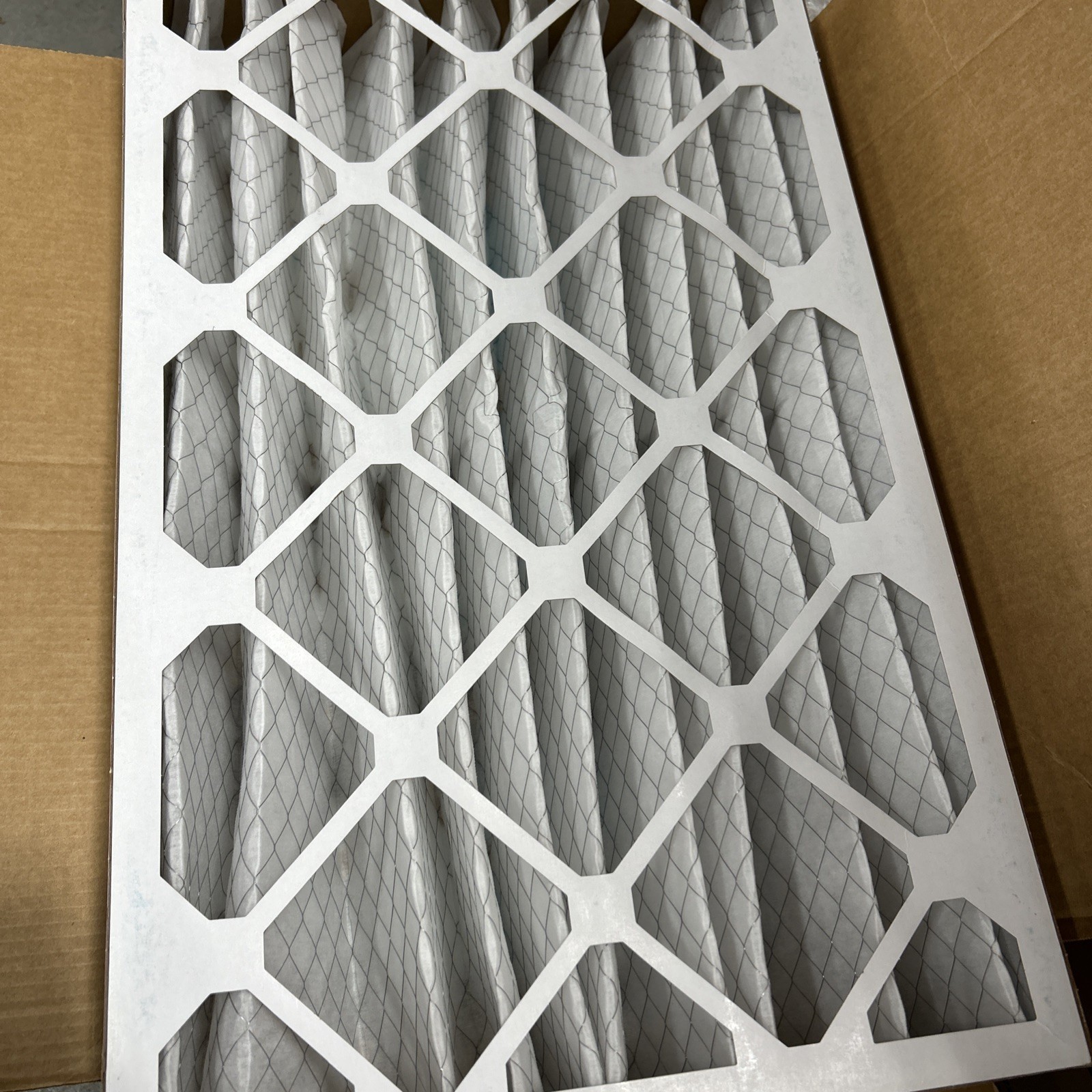 Flanders PrecisionAire 16 In. x 25 In. x 4 In. Pre-Pleat 40 MERV 8 Furnace 6pk gallery