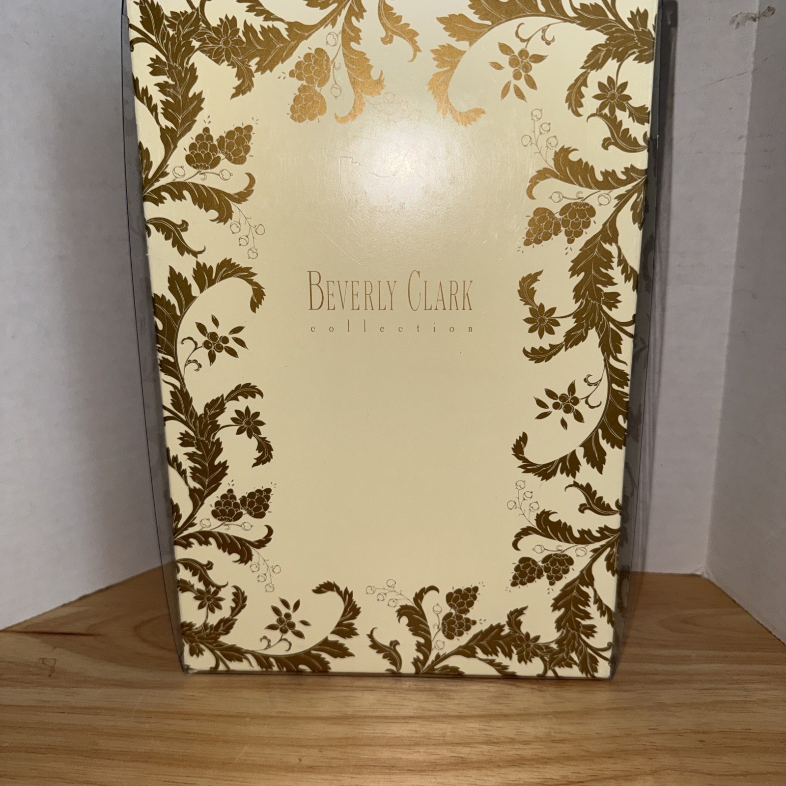 BEVERLY CLARK COLLECTION, WHITE Classic WEDDING GUEST BOOK, NEW!!! Free Shipping gallery