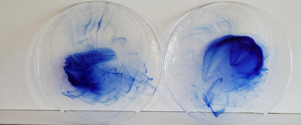 2 CLEAR GLASS BORMIOLI ROCCO CHARGER PLATES COBALT BLUE SWIRLS 11 INCHES gallery