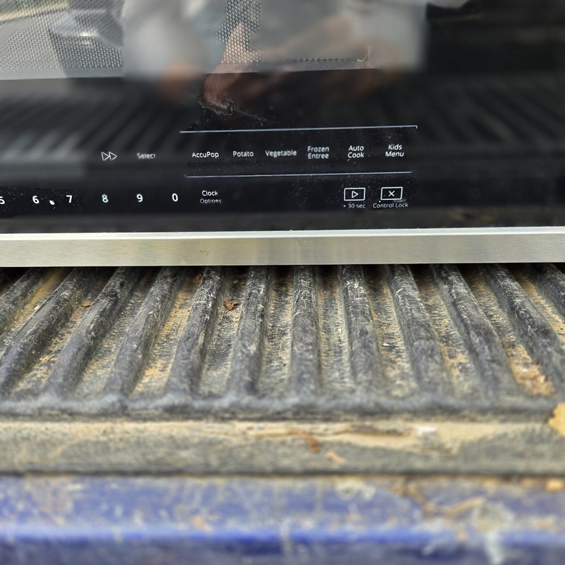 Whirlpool Over-the-Range Microwave 1.7 cu ft WMH7502 1hz w/Vents As-Is gallery