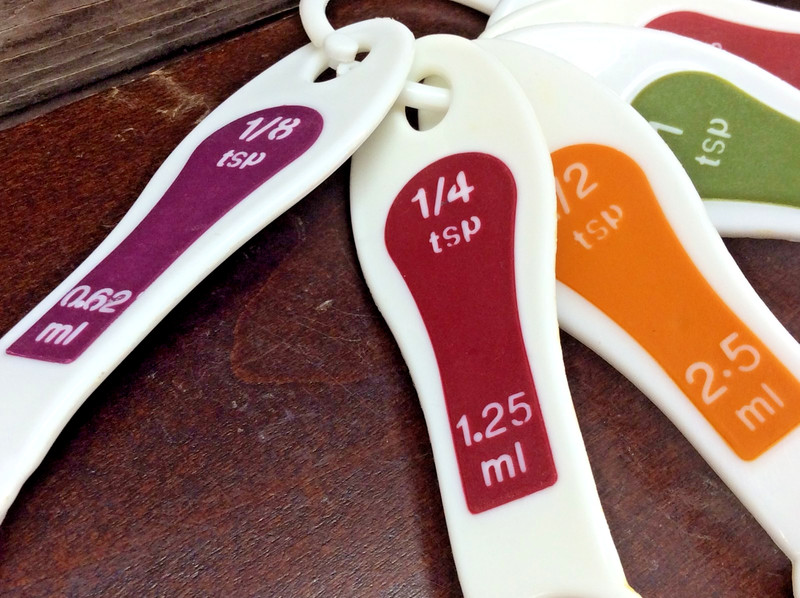 Measuring Spoons Plastic Color Coded 6 Pcs: 1/8, 1/4, 1/2 & 1 Tspn, 1/2 & 1 Tbsp gallery