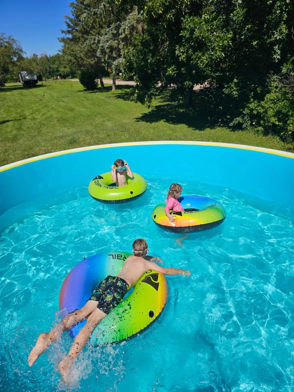 Aquarian IPoolGo Round Above Ground Pool w/ Pump and Ladder gallery